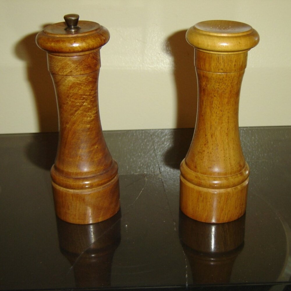 Made in Italy solid wood salt shaker pepper mill set VGU